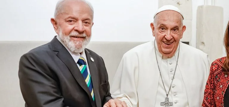 161916lula-marca-missa-no-palacio-da-alvorada-pela-recuperacao-do-papa-francisco-3-768x361